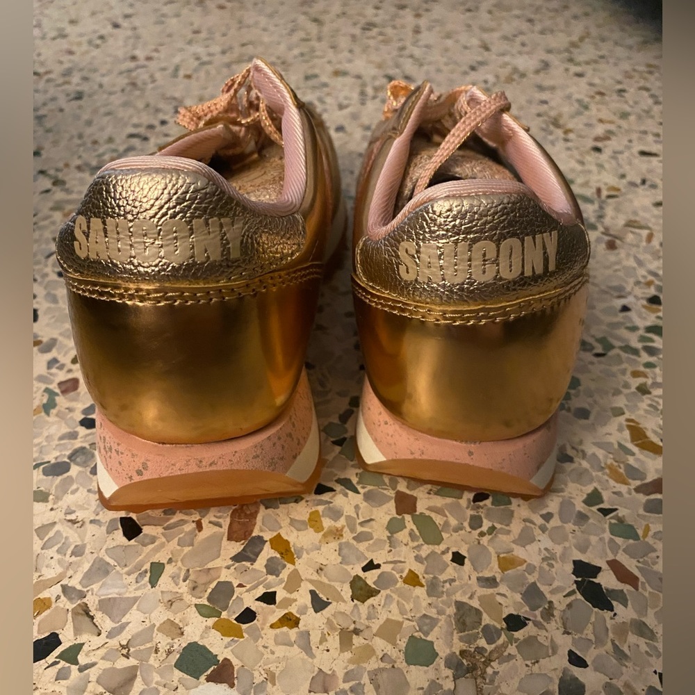 Saucing sz 6 sneakers like new - Picture 3 of 4